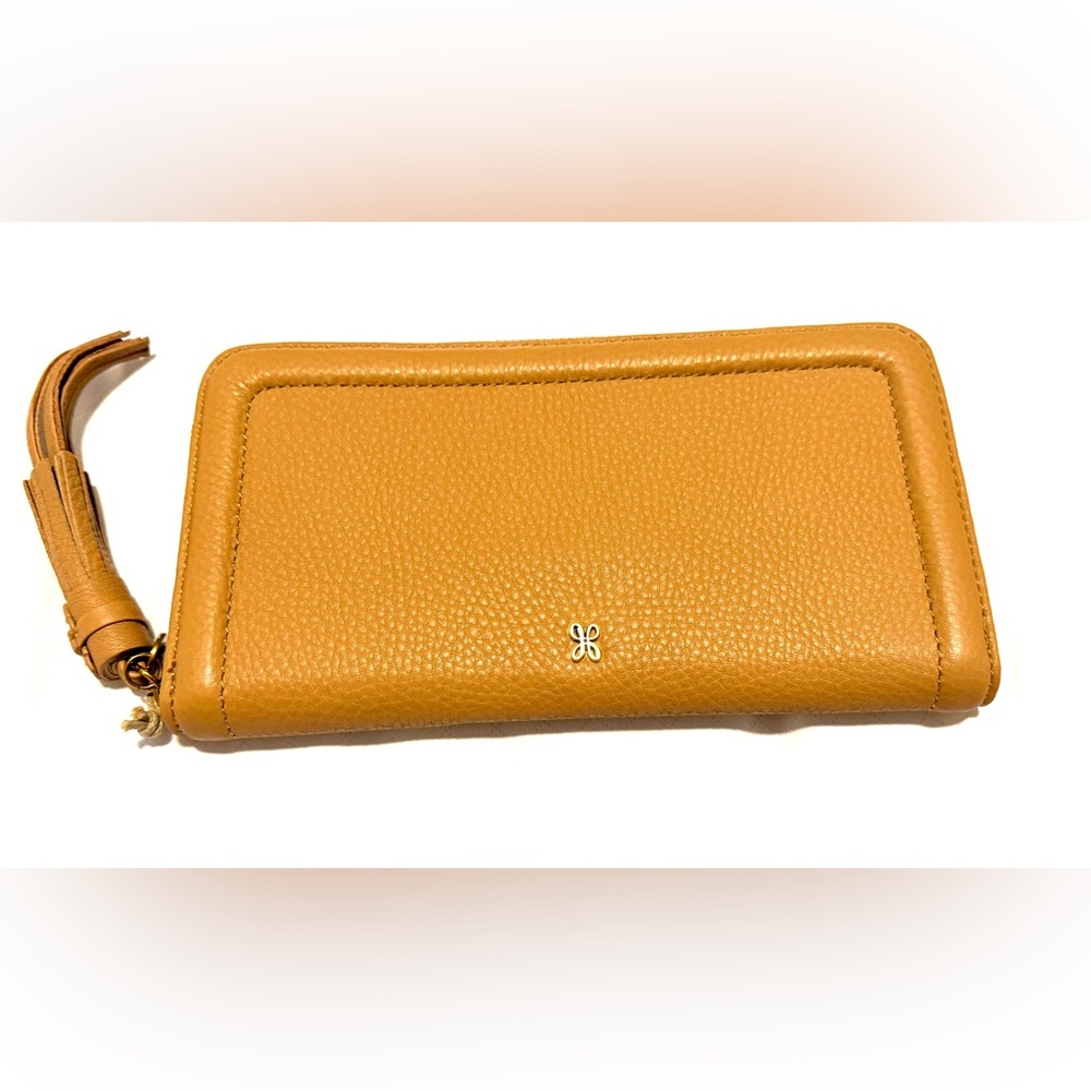 HOBO Nila Large Zip Around Wallet in Sandstorm (NEW)